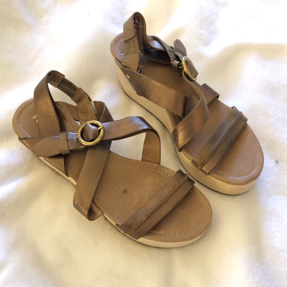 Fossil Wooden Platform Wedges Size 7